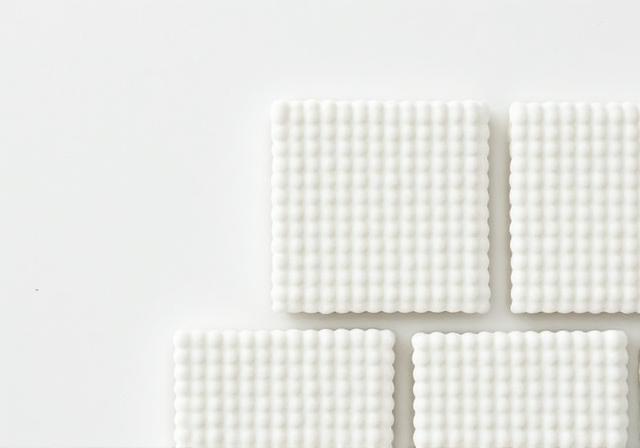 雪景色をイメージした質感のある白いタイル